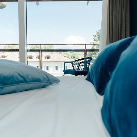 C House Rooms Lake Пескиера дел Гарда Екстериор снимка