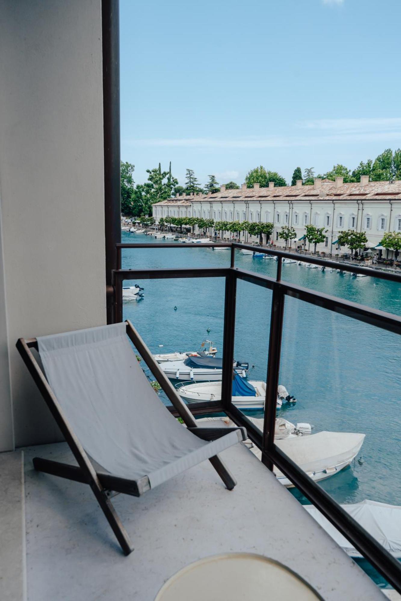 C House Rooms Lake Пескиера дел Гарда Екстериор снимка