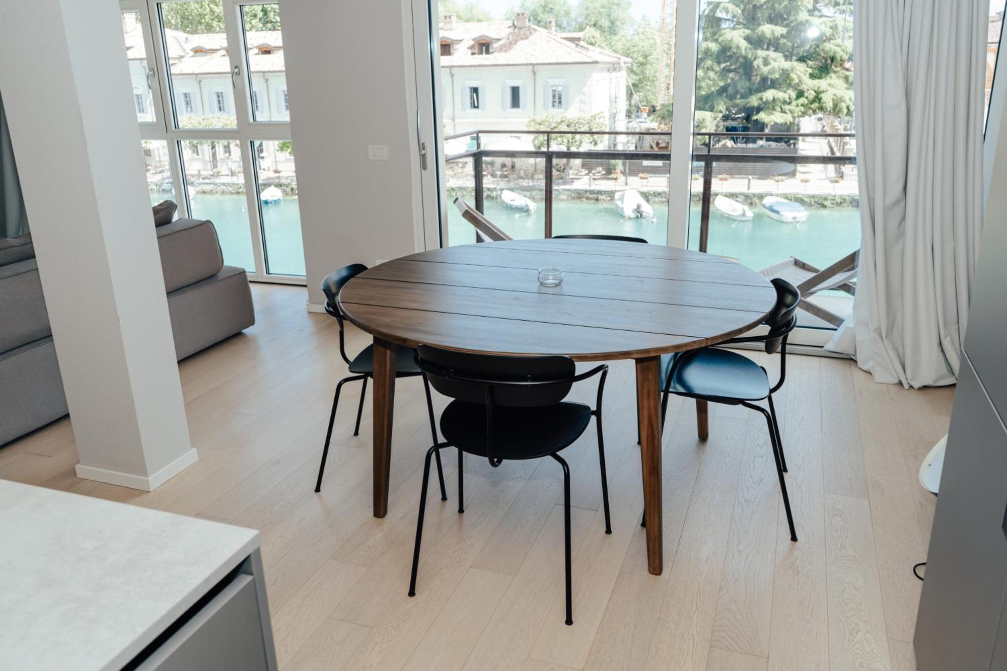 C House Rooms Lake Пескиера дел Гарда Екстериор снимка