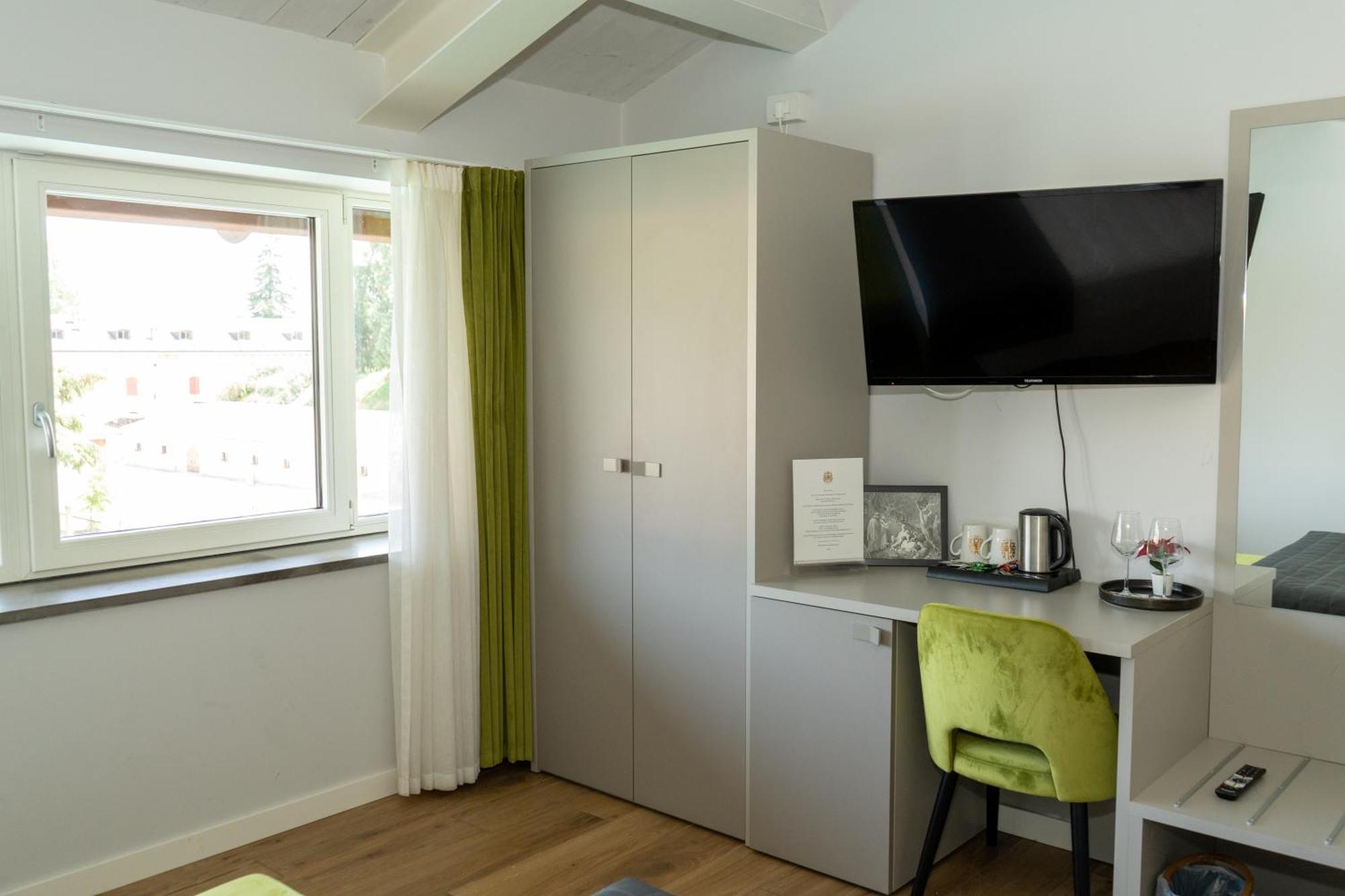 C House Rooms Lake Пескиера дел Гарда Екстериор снимка
