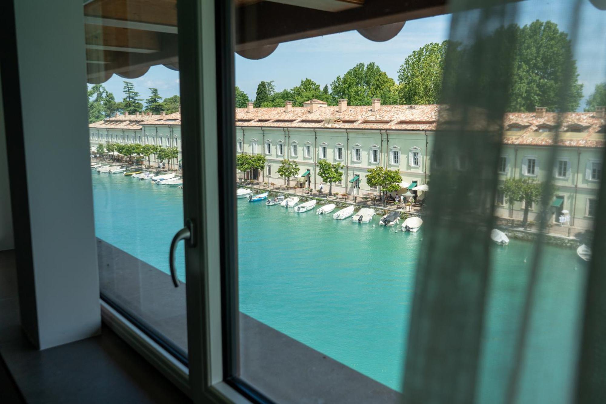 C House Rooms Lake Пескиера дел Гарда Екстериор снимка