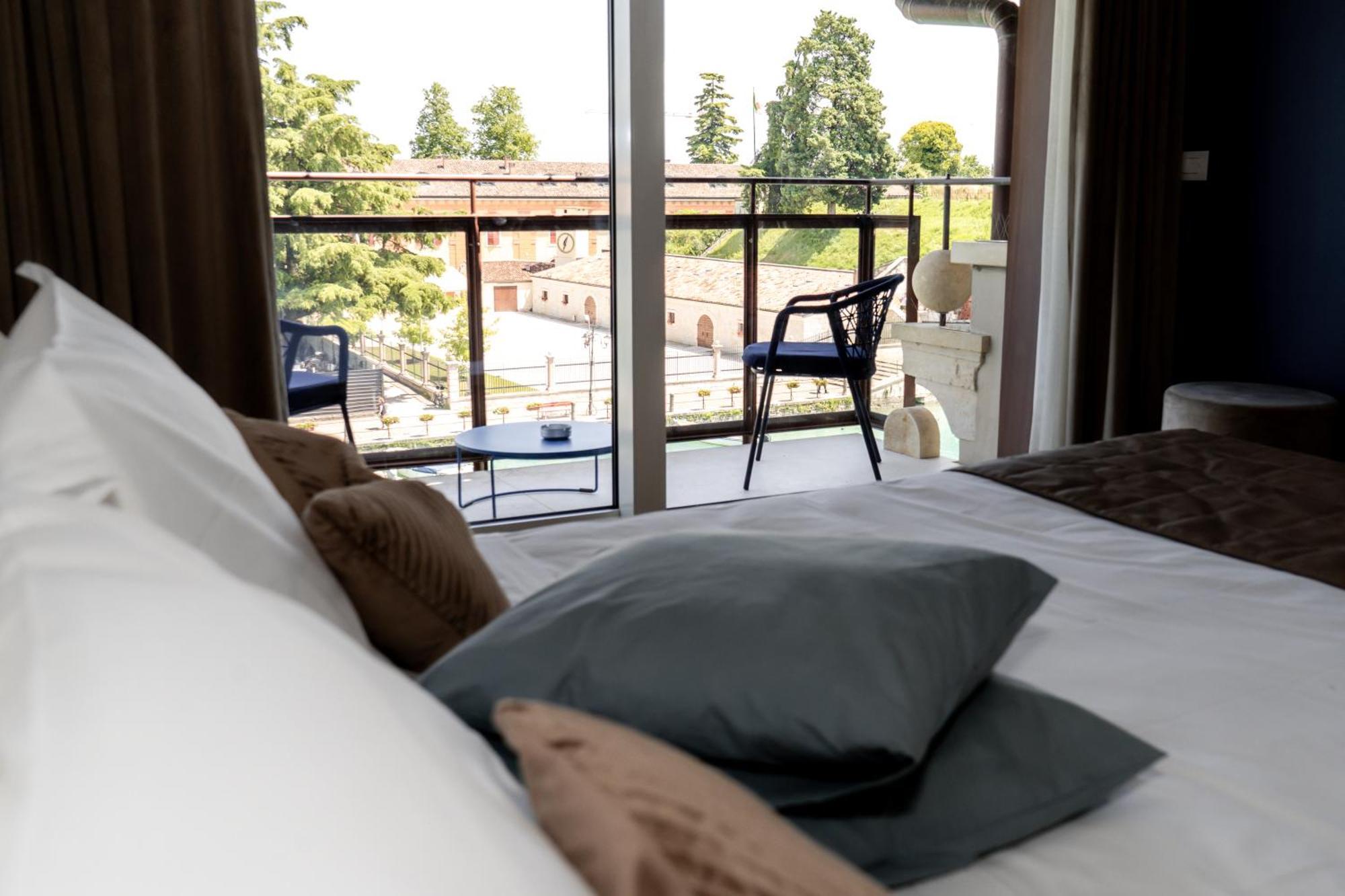 C House Rooms Lake Пескиера дел Гарда Екстериор снимка
