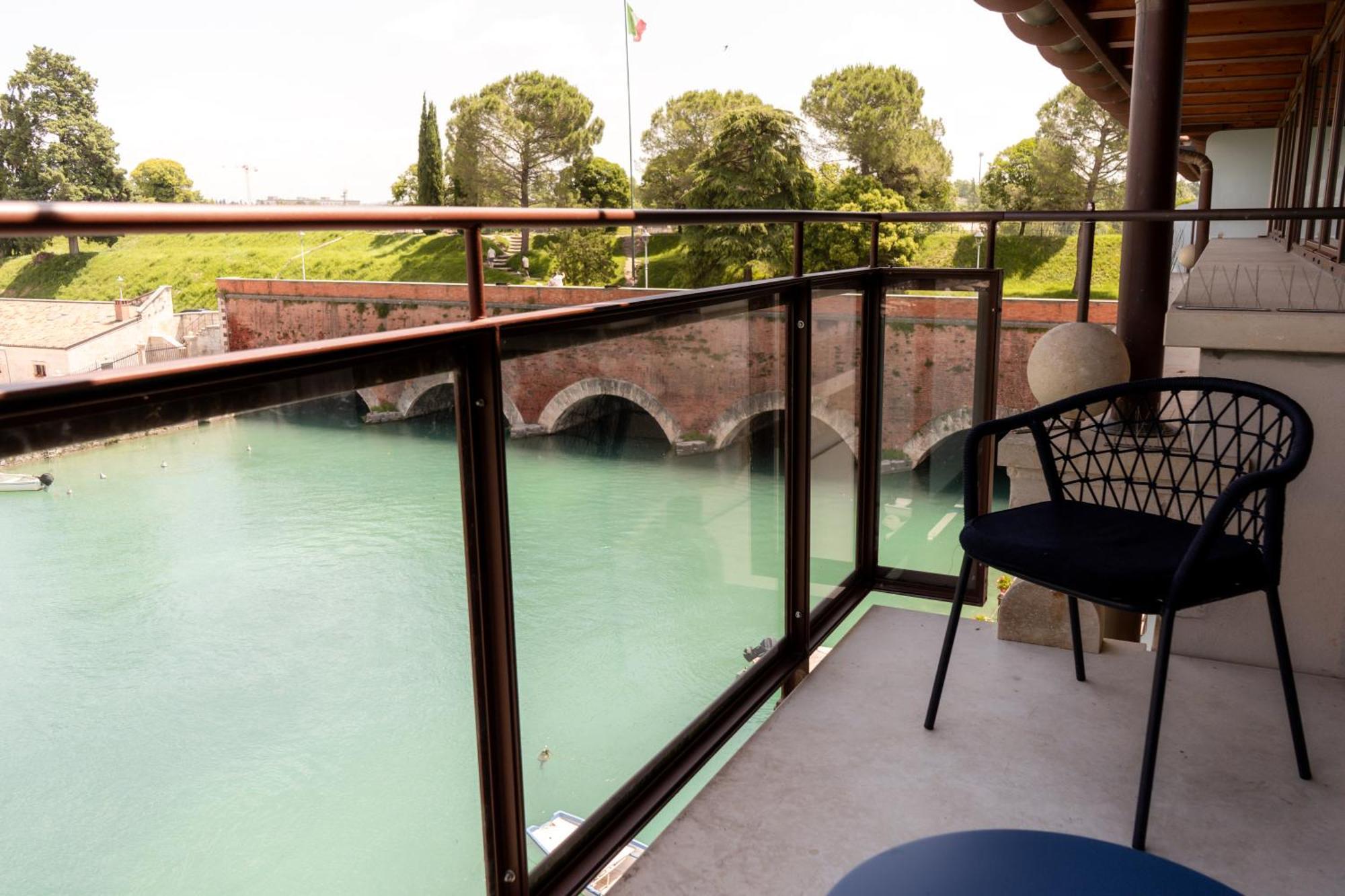 C House Rooms Lake Пескиера дел Гарда Екстериор снимка